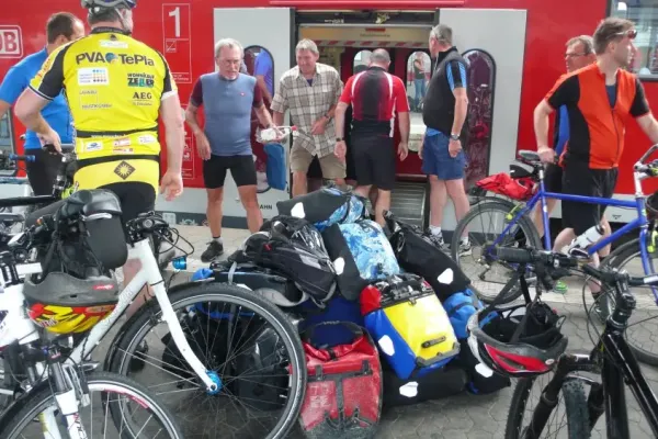 2012-tour19-001A1DD6909-EC47-85CF-4BFD-CF2B5AAE9F56.webp