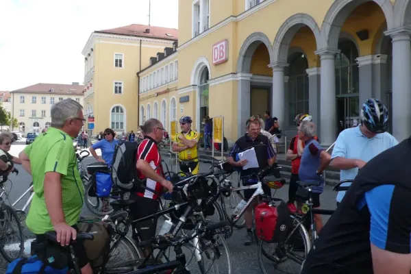 2012-tour19-074BF0E66C6-2DC7-1E4A-00FB-4CB5D3E12894.webp