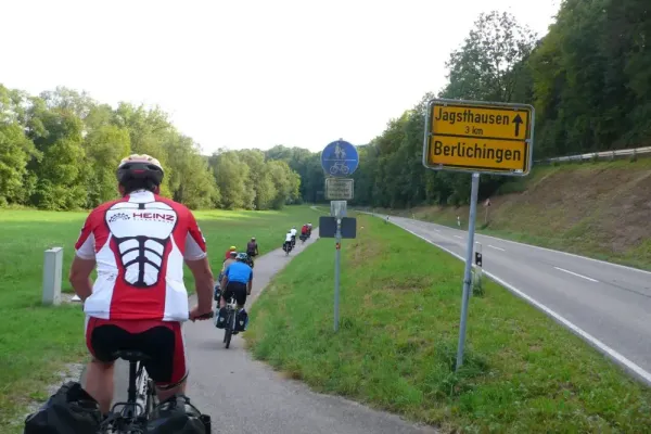 2011-tour18-025801084BF-44A2-C5E4-9154-FD3D32E572DA.webp