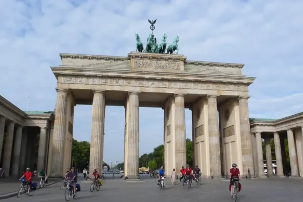 2009-tour16-0541B8CC778-4141-E965-C507-3F186C039996.webp