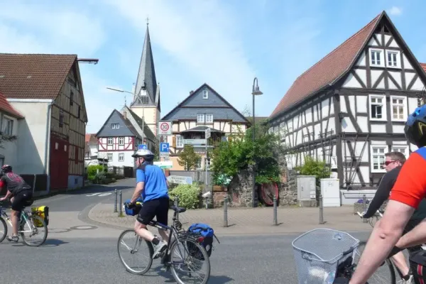 2008-eroeffnungstour-02351183B17-DE53-A791-6B4F-6A25F3840E46.webp