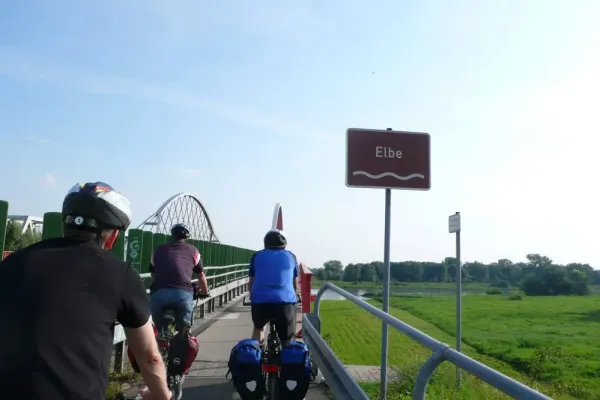 2013-tour20-008A2D60383-AFD3-EB0F-9B26-9E9DCC352436.webp