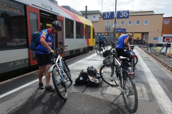 2023-tour-nr30-01512443E99-0677-B83C-1F03-46C6916D46FA.webp