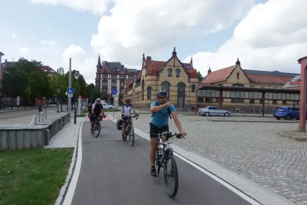 2023-tour-nr30-20137F24A8D-C634-B488-0406-8AAFD20BF58C.webp