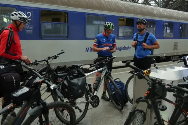 2023-tour-nr30-266C403DA82-40AA-DCFA-83E8-2B8D1FFE0D4B.webp
