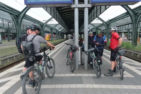 2025-eroeffungstour-00500B2397D-C980-BE07-93FD-4777A3FC4A9A.webp