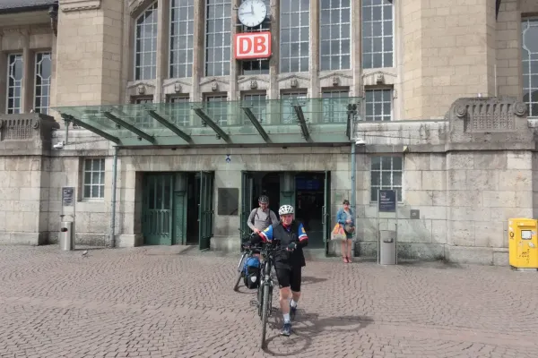 2025-eroeffungstour-007A0104246-2D7E-85E0-BA9B-A793A723A3C1.webp
