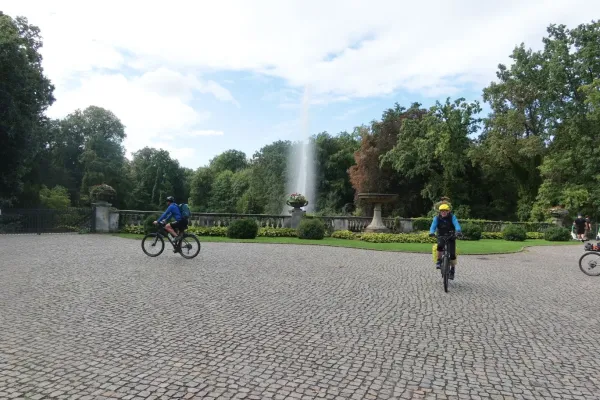 2025-tour32-1704F113B5E-83E3-7086-7F07-523304FE847C.webp