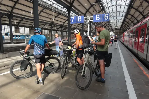 2026-tus-tour33-226F122E762-9D01-C89E-A12F-7B88F30FA31E.webp